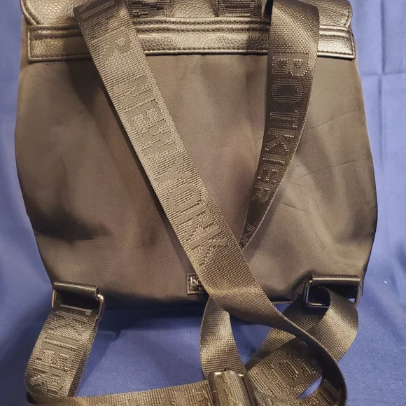 Backpack - Picture 6 of 7